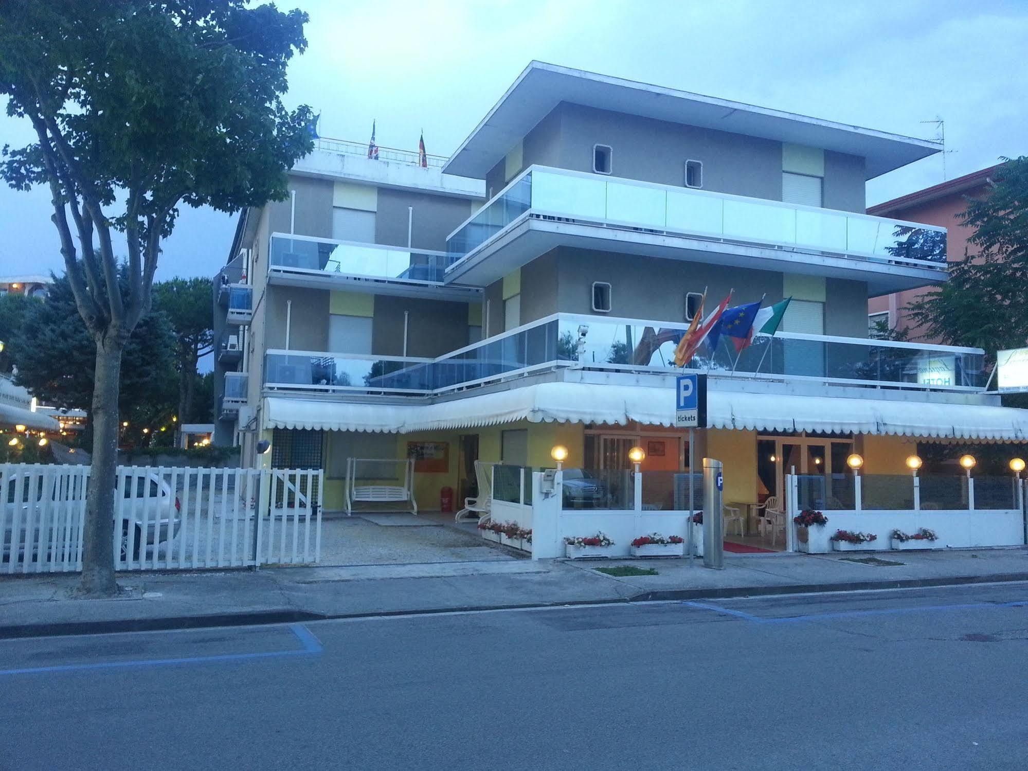 Hotel Laguna ليدو دي يسولو المظهر الخارجي الصورة